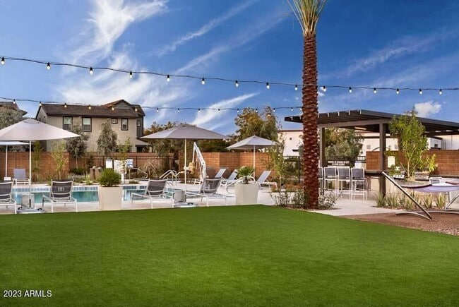 Building Photo - 1355 W Crane Dr