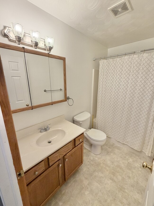 Building Photo - 1601 Thistle Dr