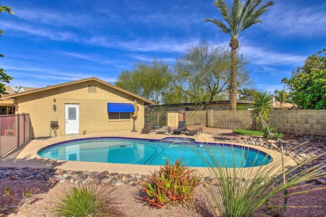 Building Photo - 8109 East Vía Sonrisa-SI ID1385972P