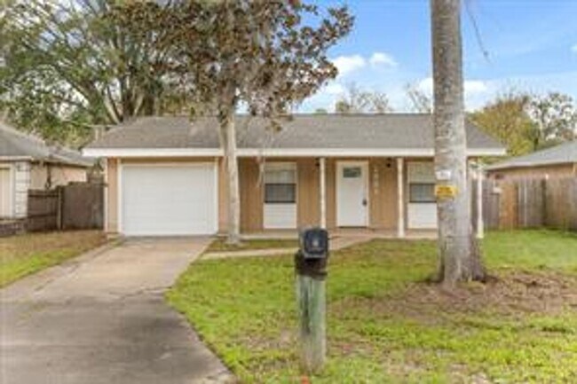 Primary Photo - FOR RENT!!! CHARMING AND COZY 3 BEDROOM 2 ...