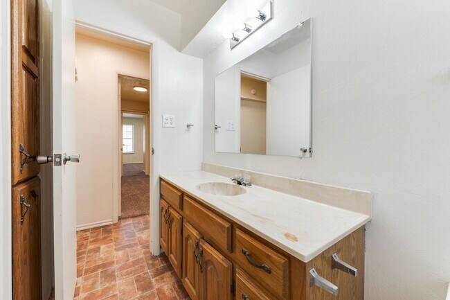 Building Photo - 5911 NW 30th St