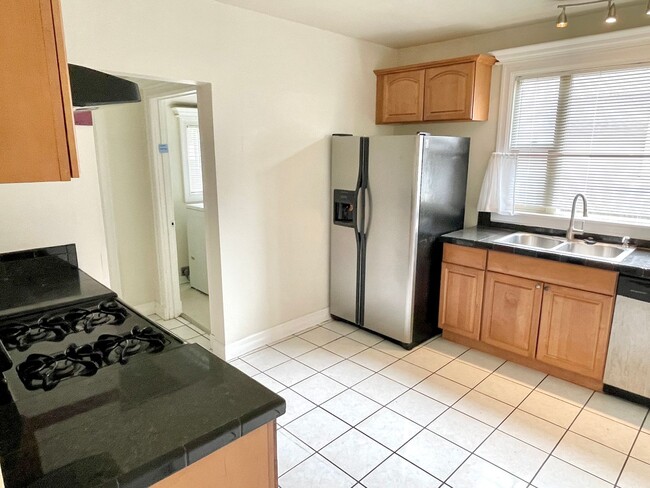 Building Photo - Boise Neighborhood 3-Story Victorian, Walking Distance to N Mississippi