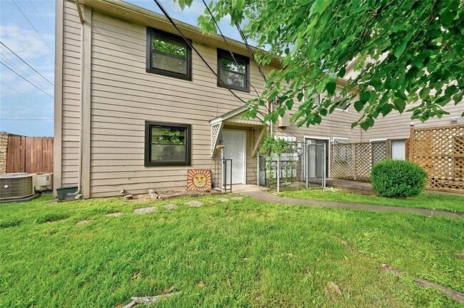 Building Photo - 5616 Emerald Forest Dr