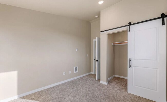 Building Photo - Newer 3 Bedroom, 2.25 Bathroom!