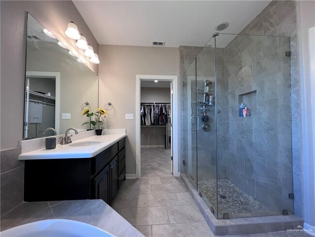 Building Photo - 40 Ensenada Ave