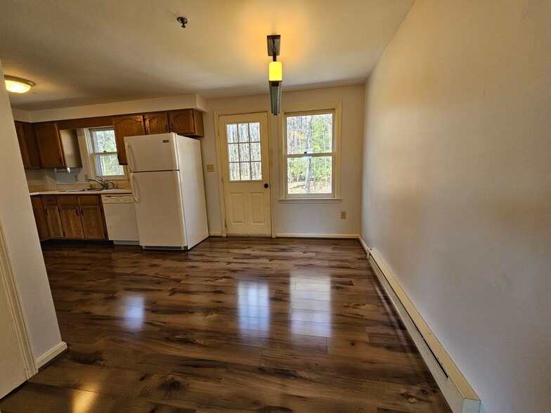 Building Photo - 27 Candlewood Ln