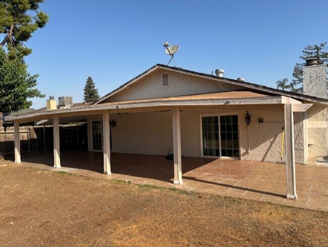 Building Photo - Clean 3 Bedroom / 2 Bathroom Home near Pac...