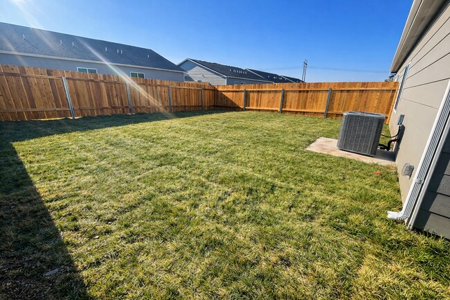 Building Photo - 3763/65 Bluelake