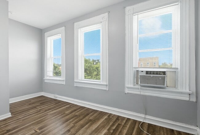 Building Photo - 1541 N Broadway