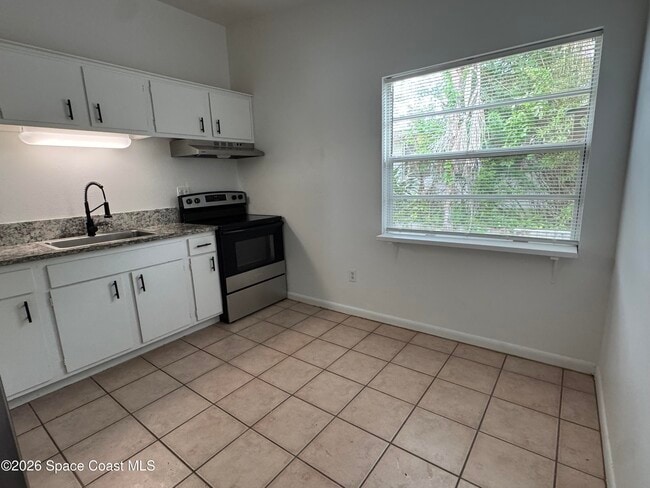 Building Photo - 39 Cedar Ave