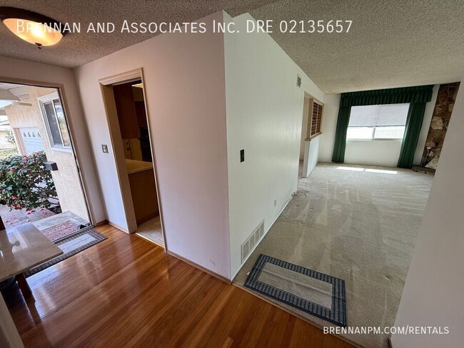 Building Photo - 3 bed 2 bath, Fletcher Hills, View, All Ap...