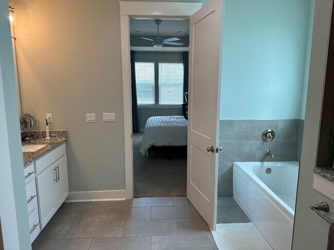 Building Photo - 409 Mill Point Ln