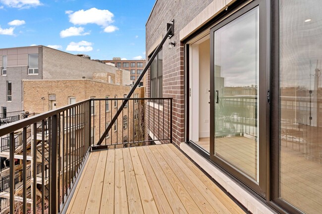 Building Photo - East Lakeview / Wrigleyville - Brand New C...