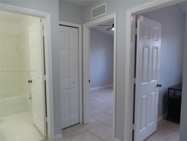 Building Photo - 3398 NE 9th Dr