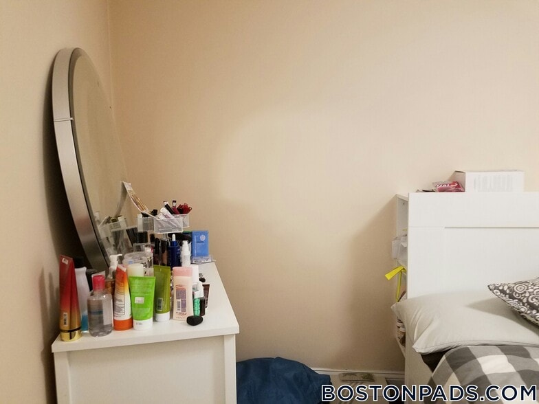 Building Photo - 895 Huntington Ave