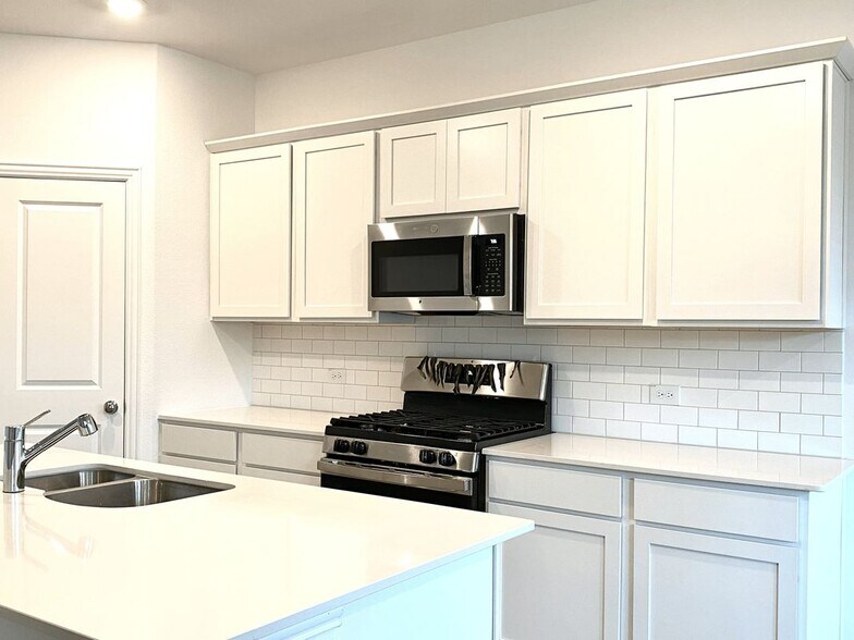 Building Photo - 1201 Sassafras Dr