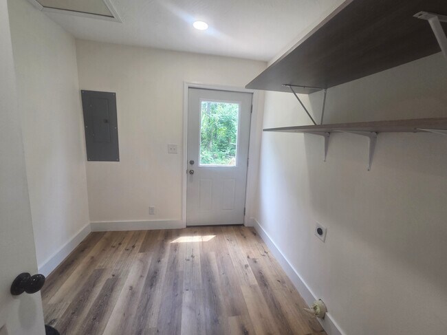 Building Photo - 2842 W Elm St
