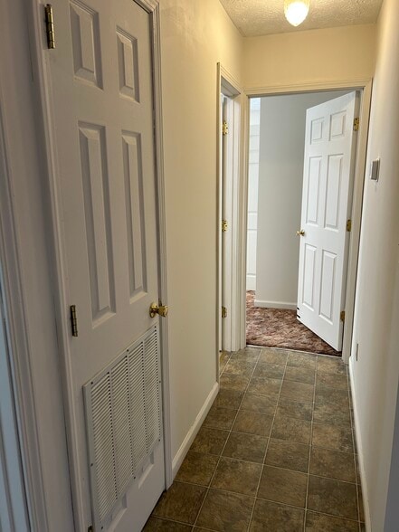 Building Photo - 132 Burkhardt Way