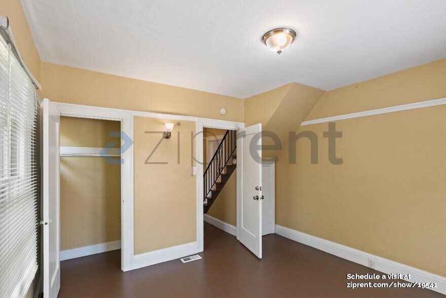 Building Photo - Unit