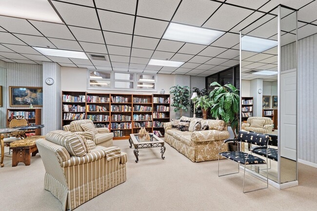 Building Photo - 5440 N Ocean Dr