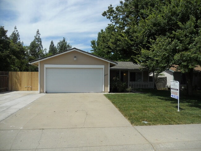 Building Photo - 3 BED W RV/BOAT PARKING