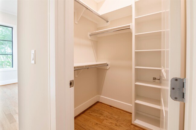 Building Photo - 1507 Martin St