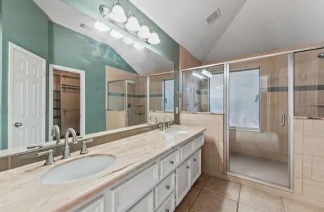 Building Photo - 21 Palm Desert Dr