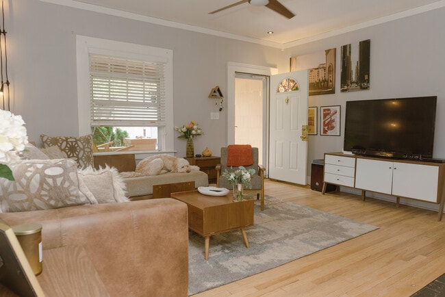 Building Photo - 1707 W 43rd St