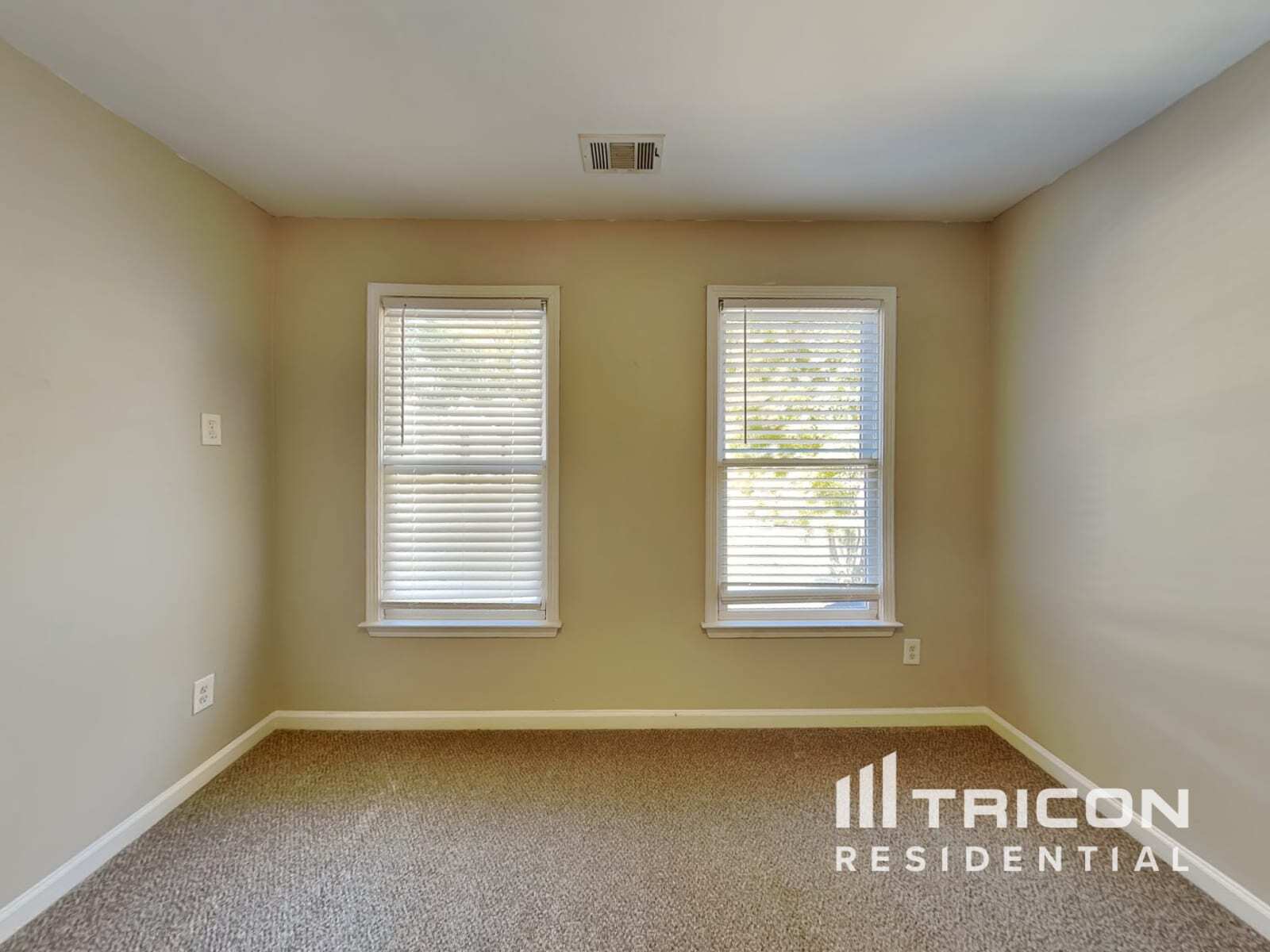 Building Photo - 257 Winding Waters Ct