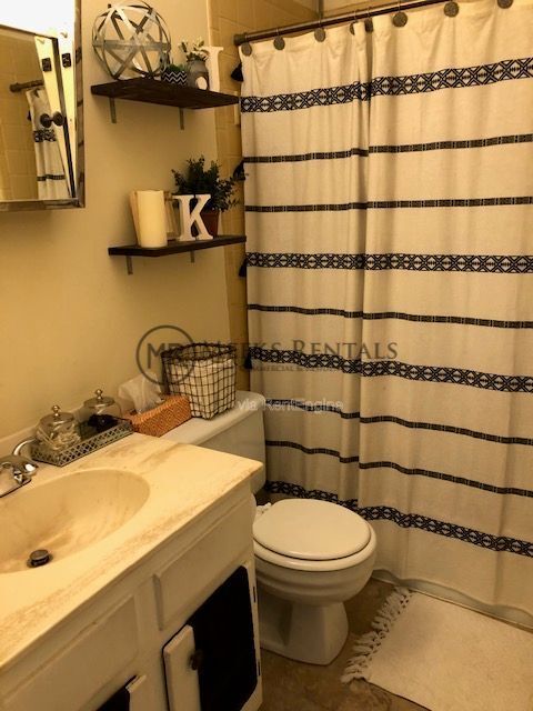 Building Photo - 1665 6th Ave