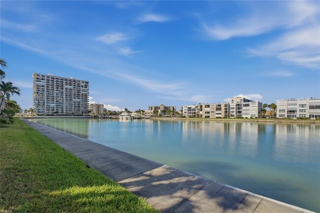 Building Photo - 7540 Bay Island Dr S