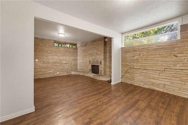 Building Photo - 202 3rd Ave SW