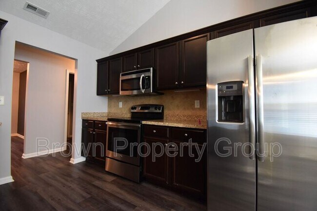 Building Photo - 494 Hogart St