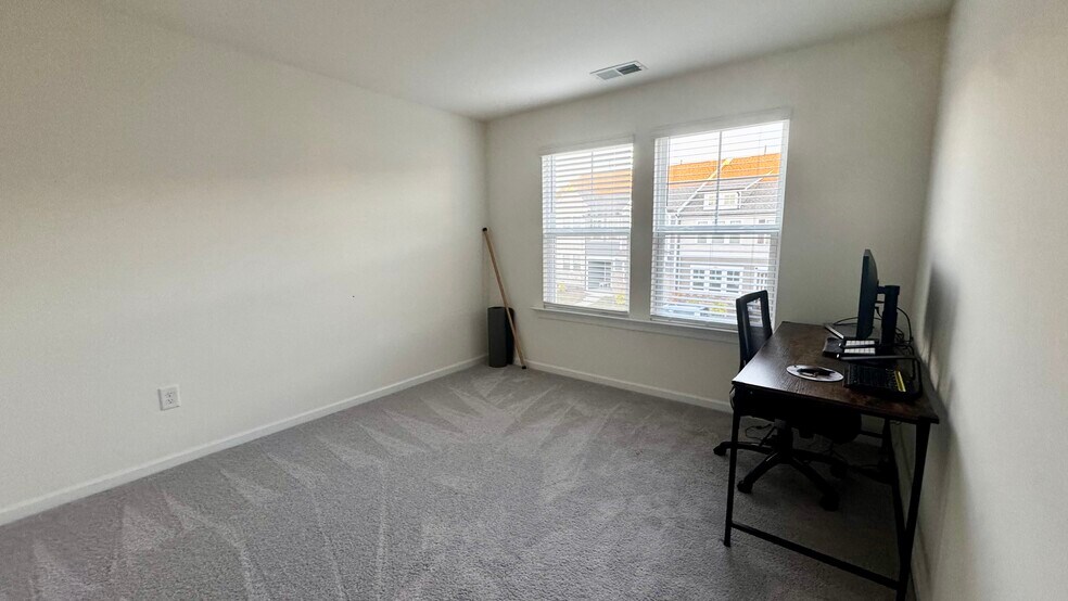 Building Photo - 806 Courting St