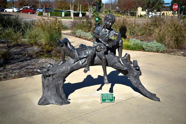 Building Photo - 916 Cedar Terrace