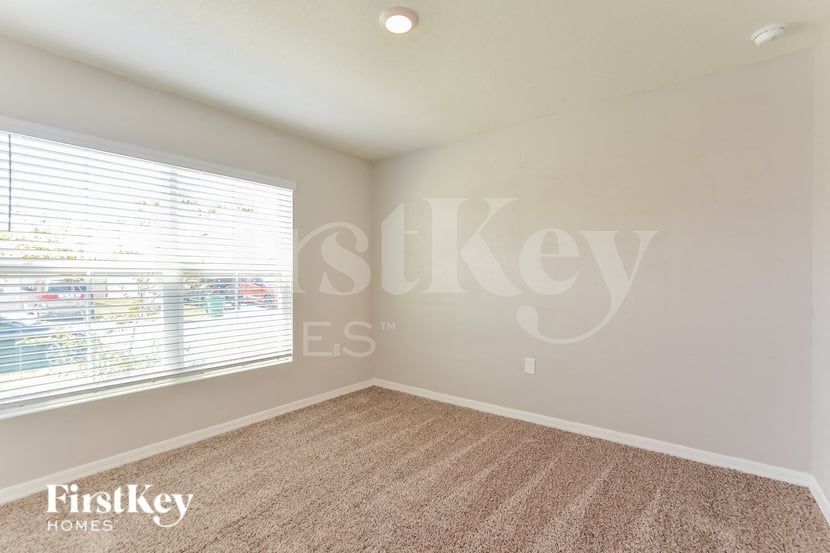 Building Photo - 8549 Triumph Cir