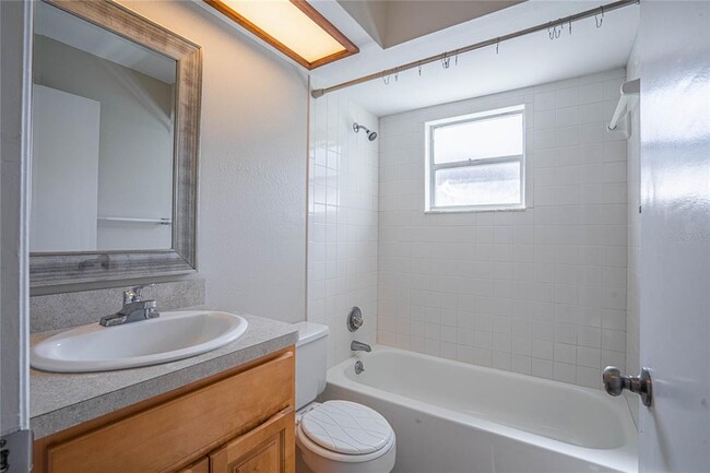 Building Photo - 748 Zella Ln