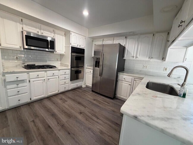 Building Photo - 4009 Dogberry Ln