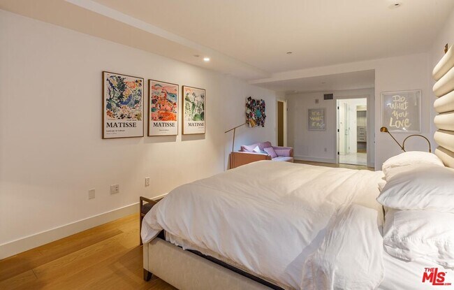 Building Photo - 10777 Wilshire Blvd