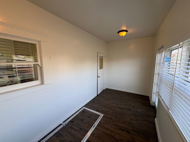 Building Photo - 1424 18th Ave