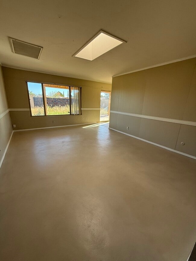 Building Photo - House For Rent