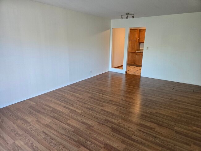 Building Photo - 5001 Carriage Way Dr