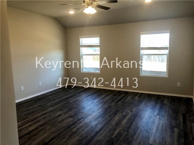 Building Photo - 1236 S Nighthawk Ln
