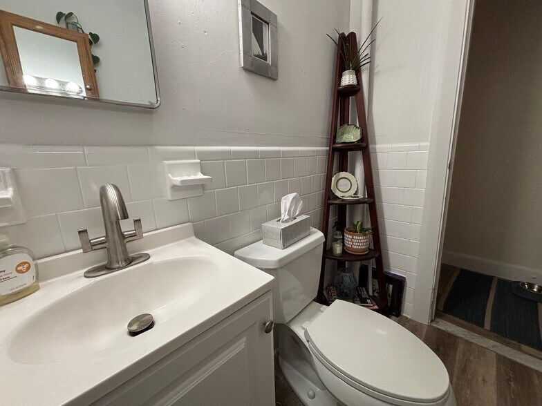 Building Photo - 28 Myrtle St