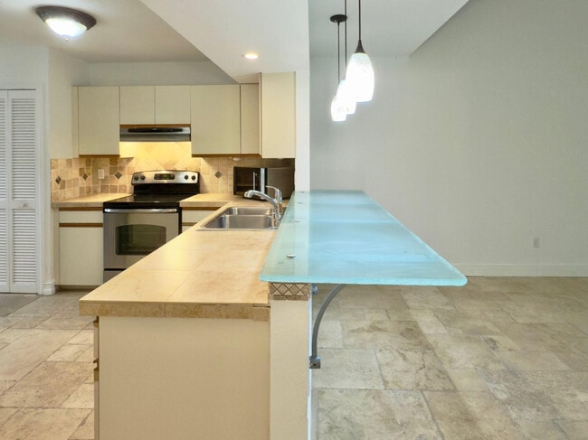 Building Photo - 10253 Riverbend Terrace