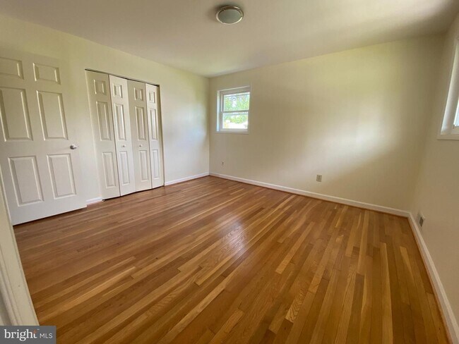 Building Photo - 6009 Cheshire Dr