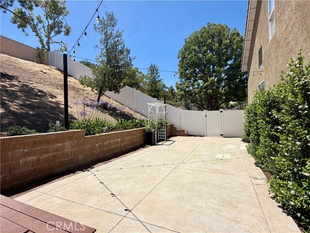 Building Photo - 8992 Trumpets Ct