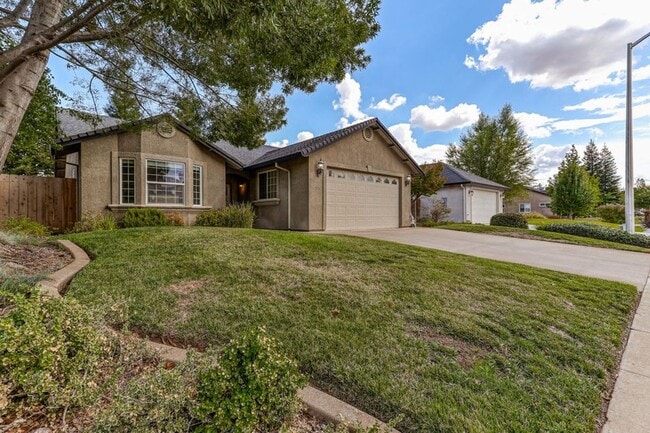 Building Photo - 3 bedroom, 2 bathroom house located in the desirable neighborhood