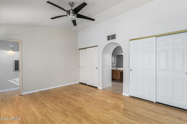 Building Photo - 11305 E Sunnyside Dr