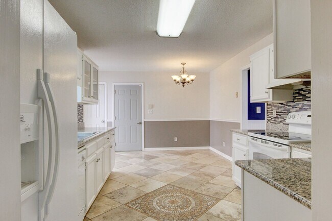 Building Photo - Two Story Home With Fireplace and Basement In Marymont